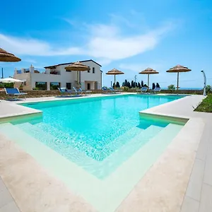  Couette-café Carmiano Luxury Bedrooms In In The Province Of Syracuse With And Swimming Pool And Wonderful Seaview